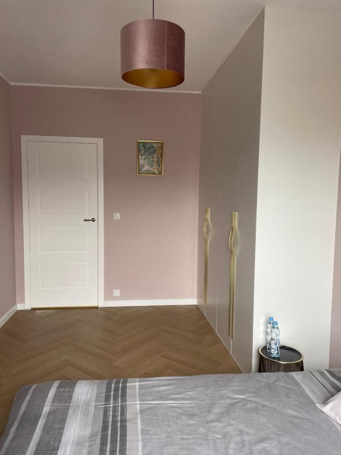 Nowy Apartment Przy Placu Szembeka Varsó Kültér fotó