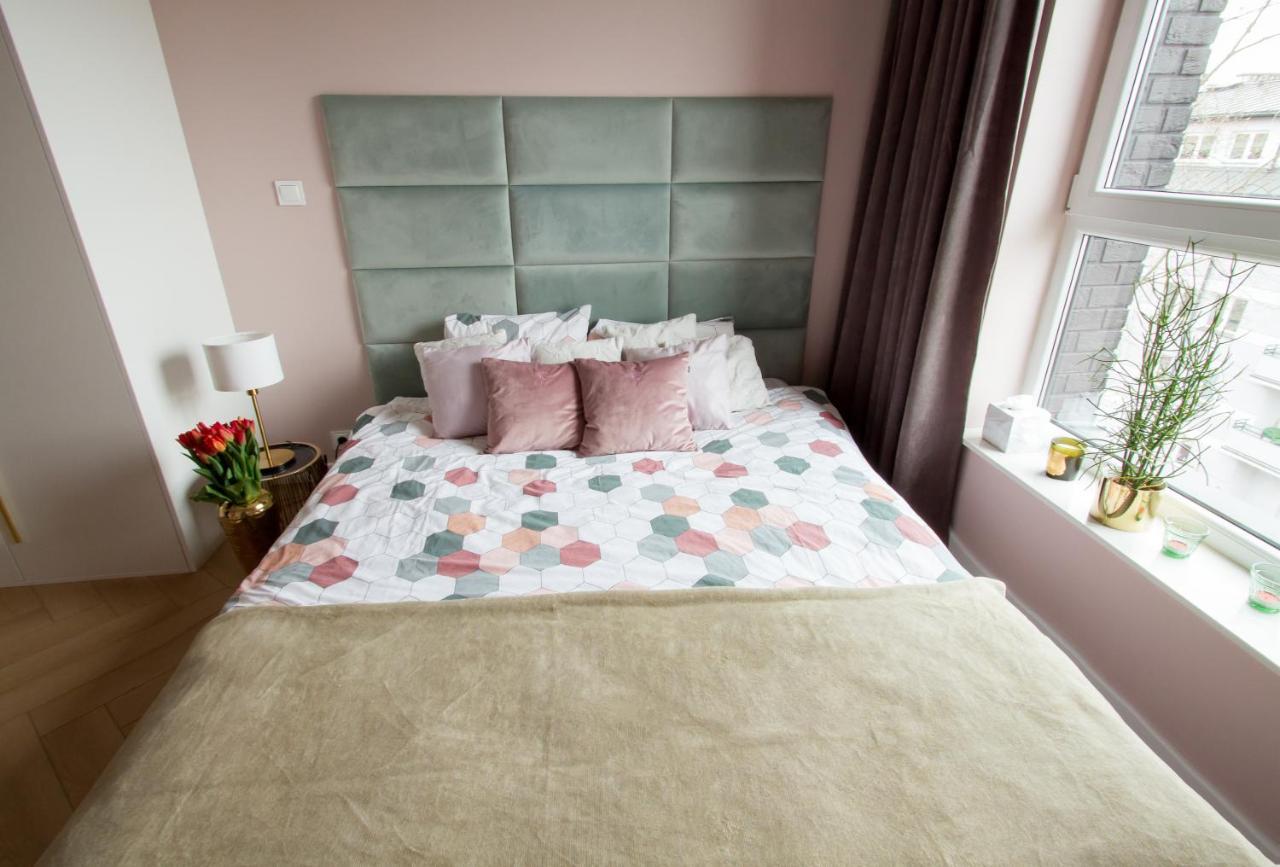 Nowy Apartment Przy Placu Szembeka Varsó Kültér fotó