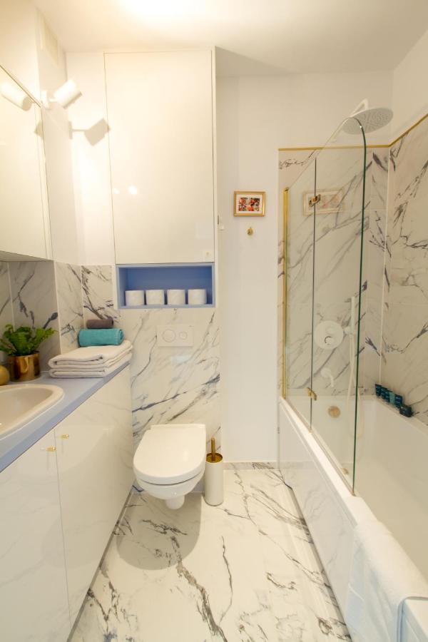 Nowy Apartment Przy Placu Szembeka Varsó Kültér fotó