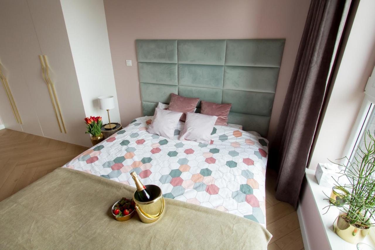 Nowy Apartment Przy Placu Szembeka Varsó Kültér fotó